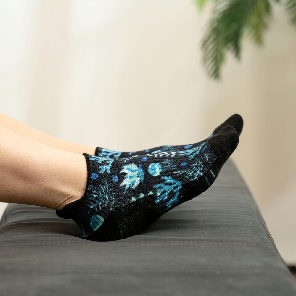 Jellyfish Blues Ankle Compression Socks - Image 5
